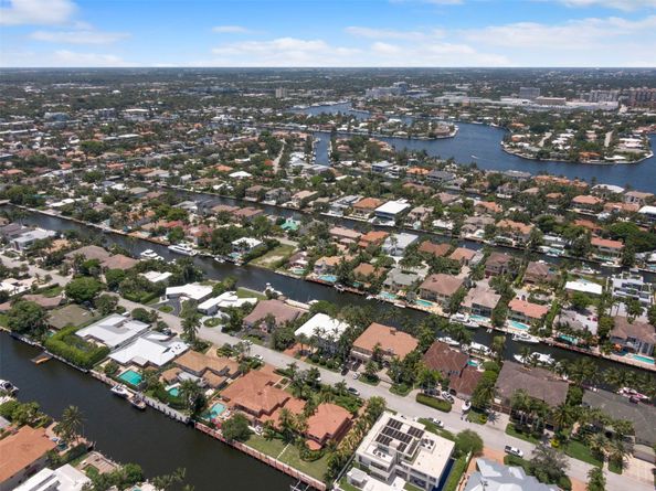15 Pelican Dr, Fort Lauderdale FL 33301