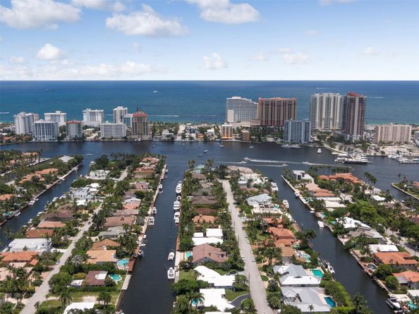 15 Pelican Dr, Fort Lauderdale FL 33301