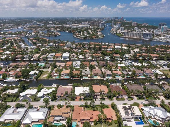 15 Pelican Dr, Fort Lauderdale FL 33301