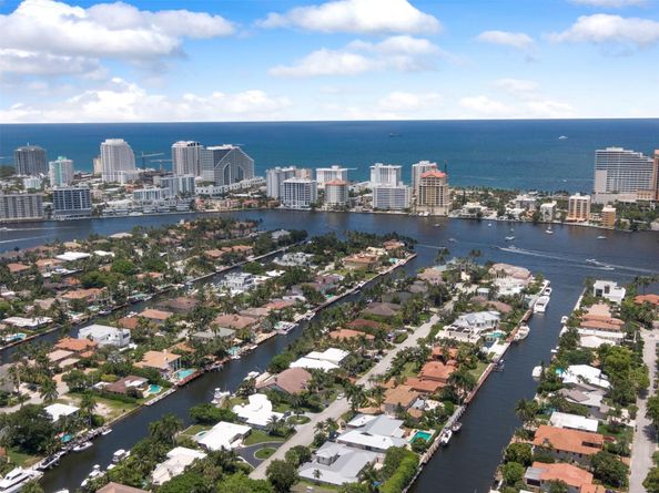 15 Pelican Dr, Fort Lauderdale FL 33301