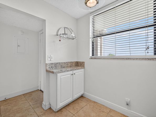 115 Lake Emerald Dr 403, Oakland Park FL 33309