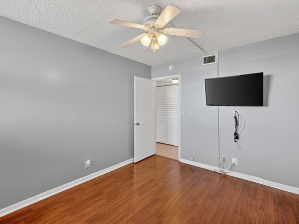 115 Lake Emerald Dr 403, Oakland Park FL 33309