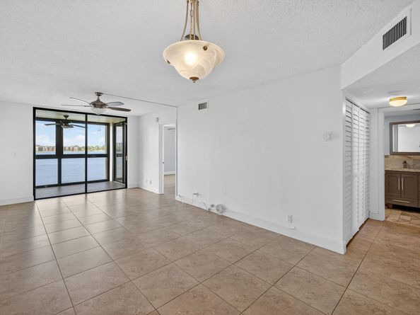 115 Lake Emerald Dr 403, Oakland Park FL 33309