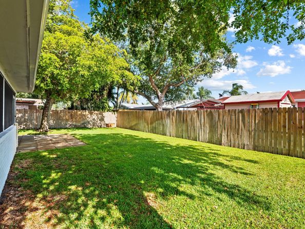 3260 NW 66th St, Fort Lauderdale FL 33309