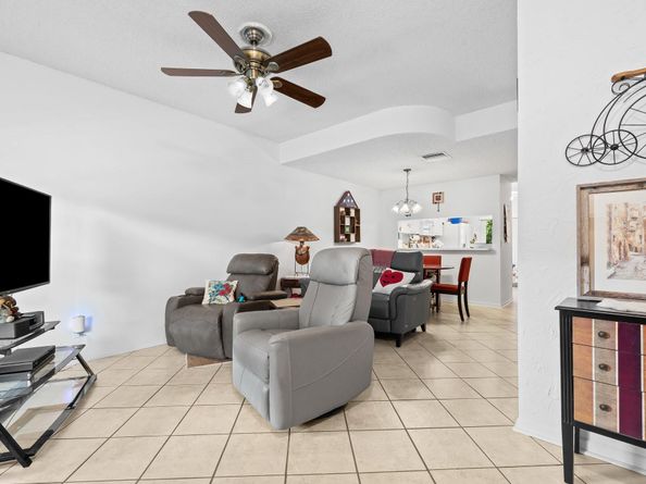 3320 Confetti Ln 3320, Margate FL 33063