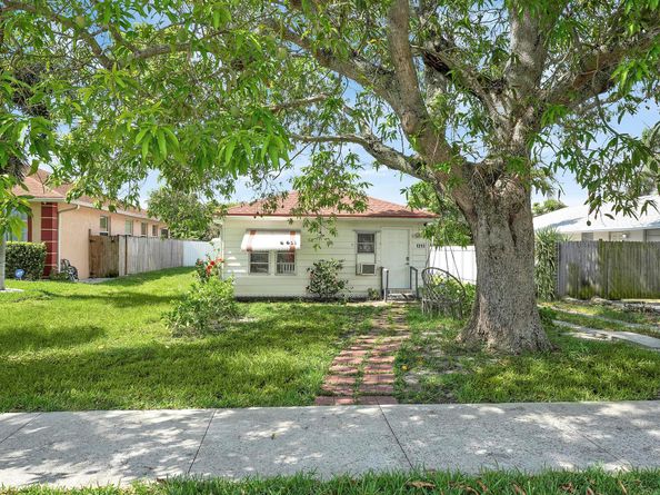 1215 18th Avenue N, Lake Worth Beach FL 33460