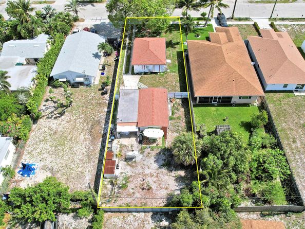 1215 18th Avenue N, Lake Worth Beach FL 33460