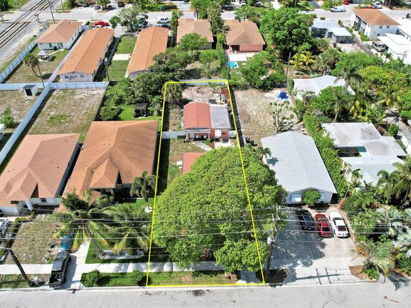 1215 18th Avenue N, Lake Worth Beach FL 33460