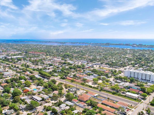 1215 18th Avenue N, Lake Worth Beach FL 33460
