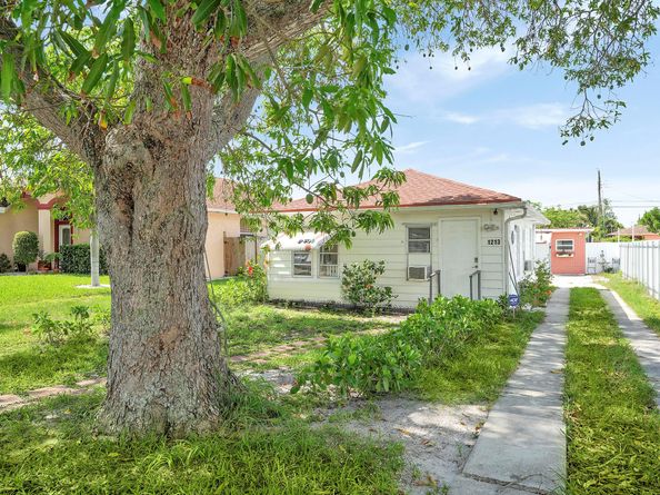 1215 18th Avenue N, Lake Worth Beach FL 33460