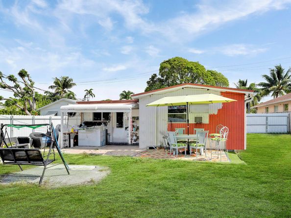 1215 18th Avenue N, Lake Worth Beach FL 33460