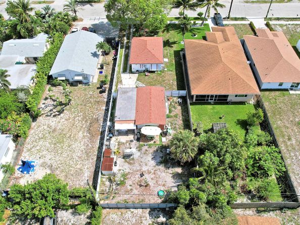 1215 18th Avenue N, Lake Worth Beach FL 33460