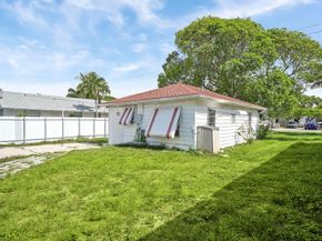 1215 18th Avenue N, Lake Worth Beach FL 33460