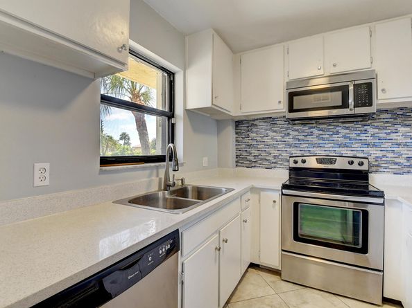 890 N Federal Highway 206, Lantana FL 33462