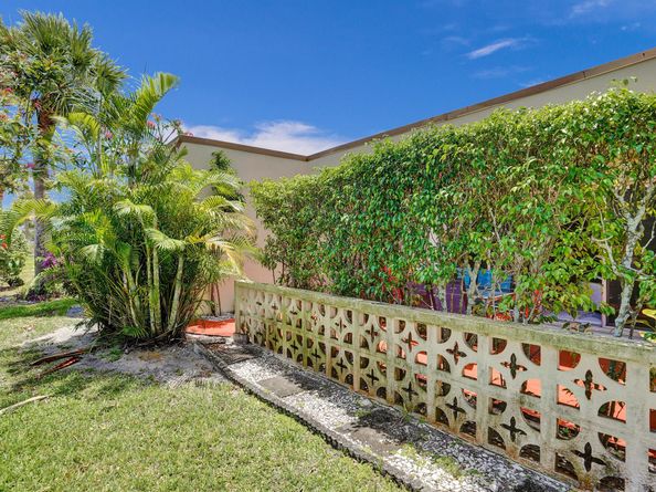 5730 Fernley Drive E 15, West Palm Beach FL 33415