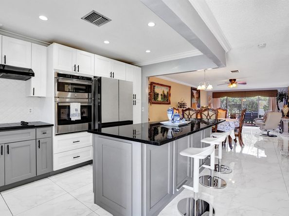 5730 Fernley Drive E 15, West Palm Beach FL 33415