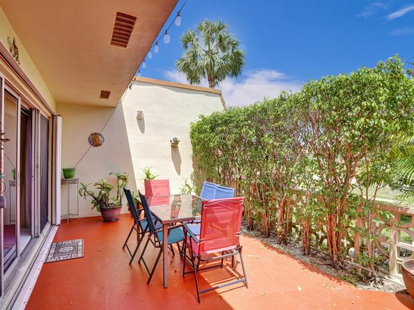 5730 Fernley Drive E 15, West Palm Beach FL 33415