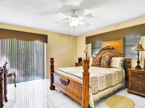 5730 Fernley Drive E 15, West Palm Beach FL 33415