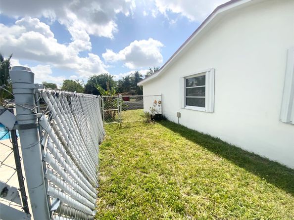 1104 Pinehurst, North Lauderdale FL 33068