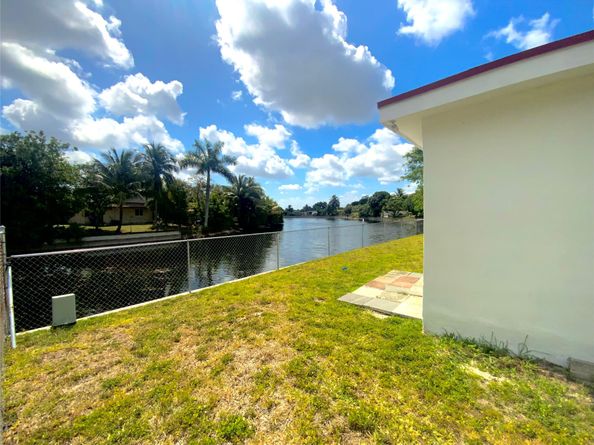 1104 Pinehurst, North Lauderdale FL 33068