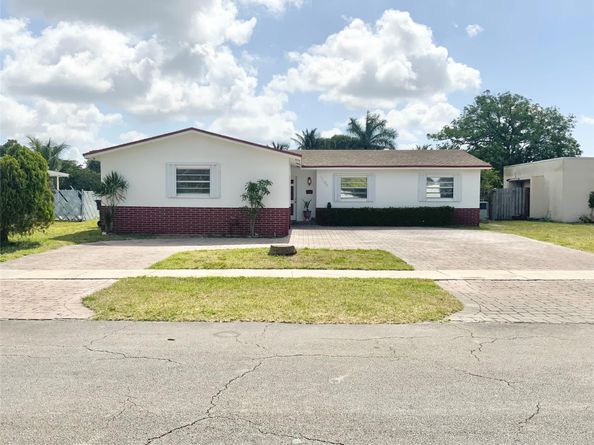 1104 Pinehurst, North Lauderdale FL 33068