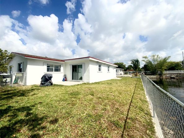 1104 Pinehurst, North Lauderdale FL 33068