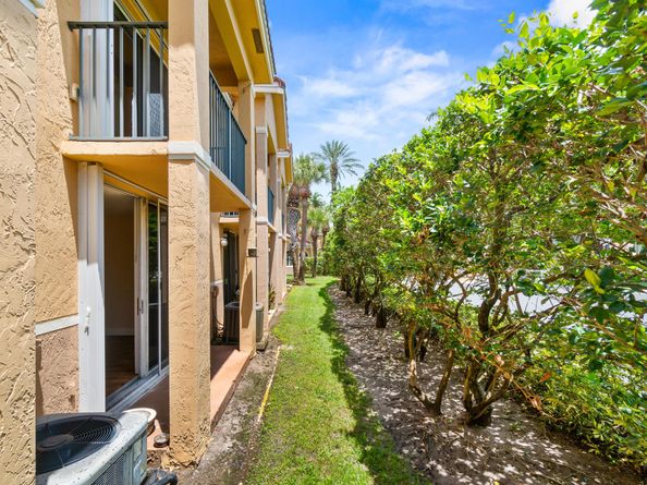 600 Scotia Drive 104, Hypoluxo FL 33462