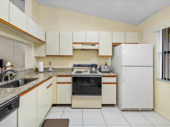 4689 Lucerne Lakes Boulevard 203, Lake Worth FL 33467
