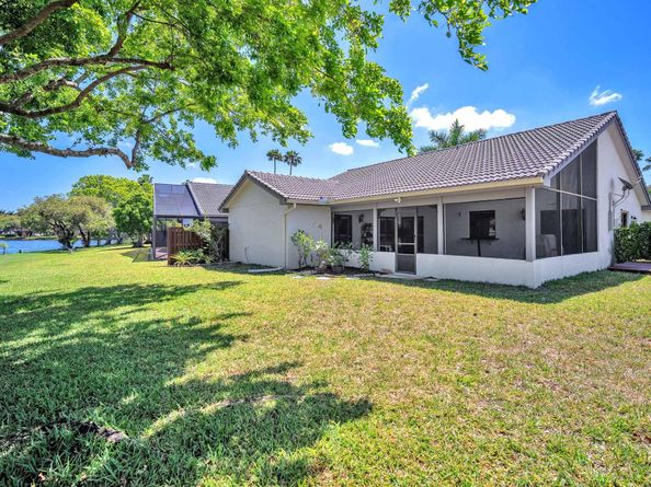 2097 Montpeliar, Weston FL 33326