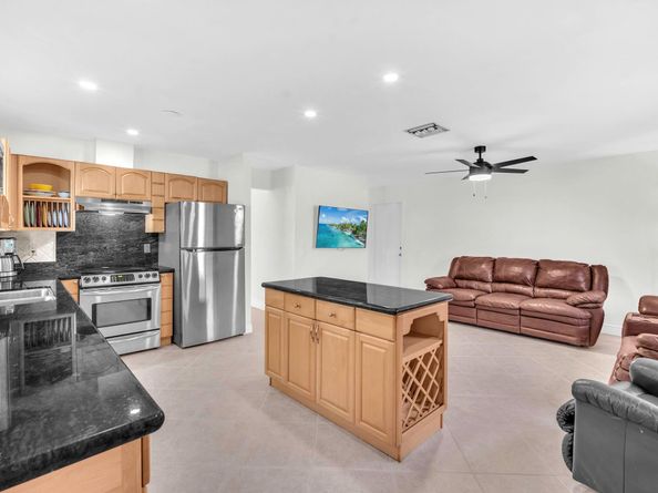 2097 Montpeliar, Weston FL 33326