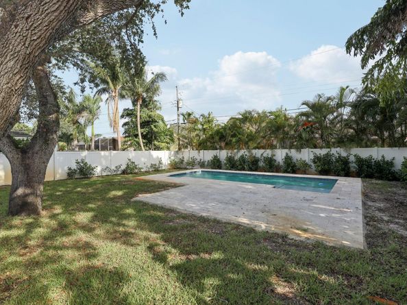 1547 NE 39th St, Oakland Park FL 33334
