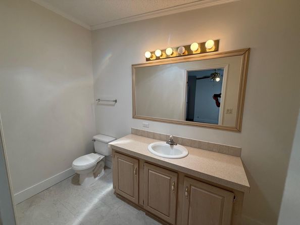 8648 SW 16th Pl, Davie FL 33324