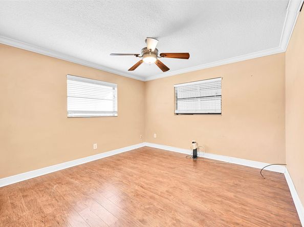 1390 NE 39th St, Pompano Beach FL 33064