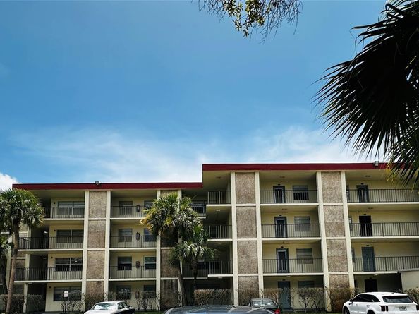 3070 NW 48th Ter 307, Lauderdale Lakes FL 33313