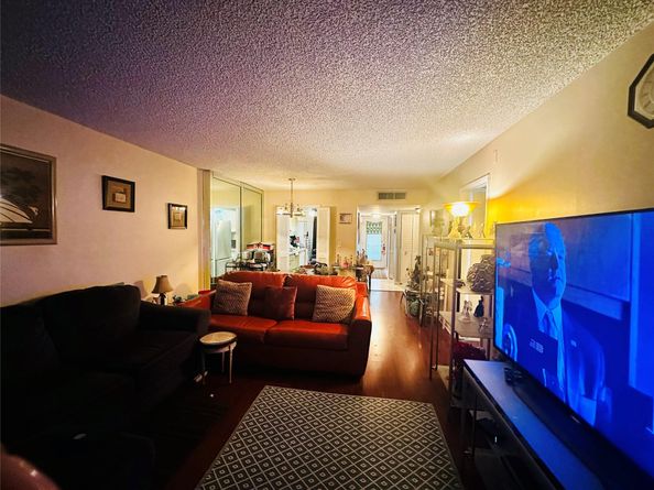 3070 NW 48th Ter 307, Lauderdale Lakes FL 33313