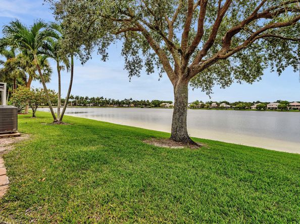 10727 Lake Shore Drive, Wellington FL 33414