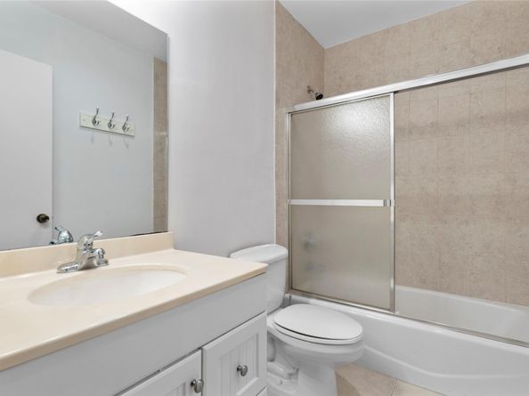 3753 Oaks Clubhouse Dr 3753, Pompano Beach FL 33069