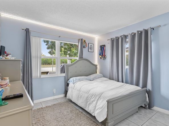 1010 NW 49th Ct, Deerfield Beach FL 33064