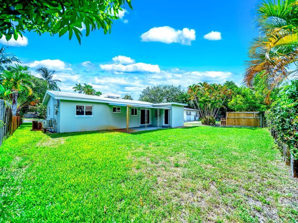 4401 NE 13th Ave, Oakland Park FL 33334
