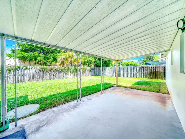 4401 NE 13th Ave, Oakland Park FL 33334