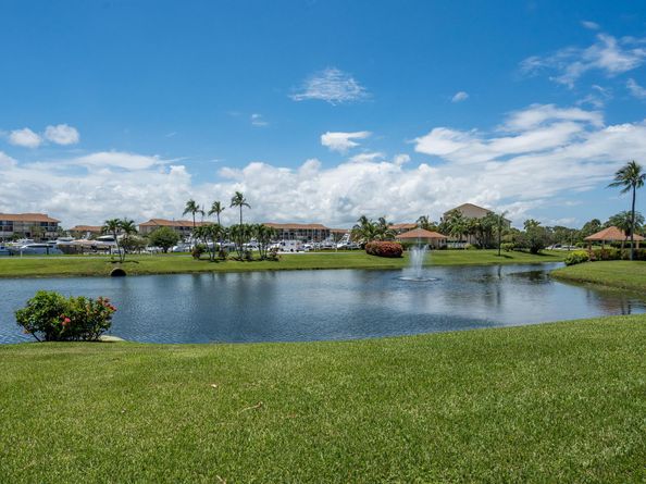 901 Seafarer Circle 306, Jupiter FL 33477