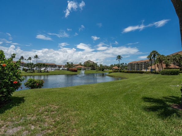 901 Seafarer Circle 306, Jupiter FL 33477