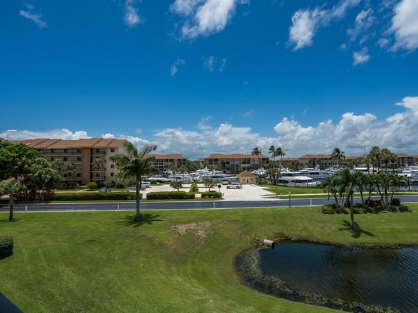 901 Seafarer Circle 306, Jupiter FL 33477