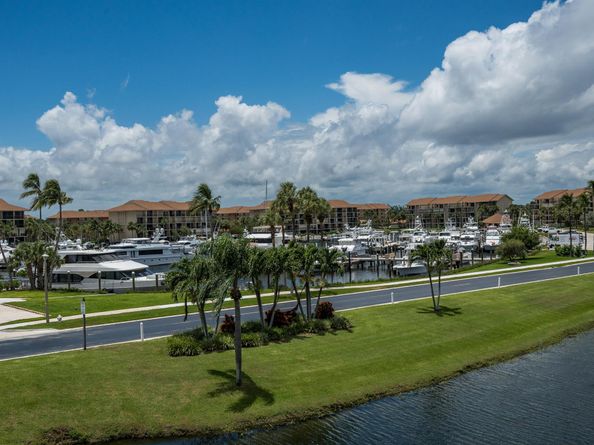 901 Seafarer Circle 306, Jupiter FL 33477
