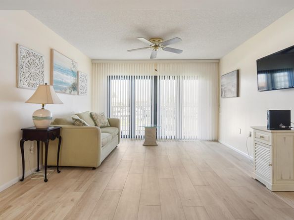 901 Seafarer Circle 306, Jupiter FL 33477