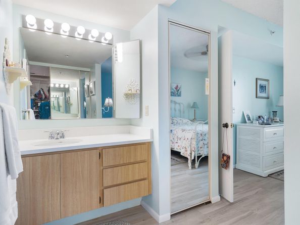 901 Seafarer Circle 306, Jupiter FL 33477