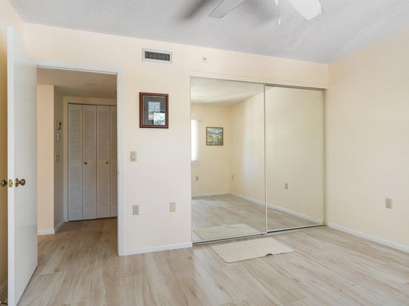 901 Seafarer Circle 306, Jupiter FL 33477