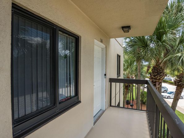 901 Seafarer Circle 306, Jupiter FL 33477