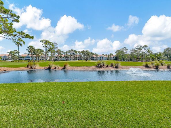 147 Legendary Circle, Palm Beach Gardens FL 33418