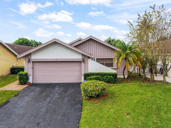 221 SW 87th Ter, Plantation FL 33324